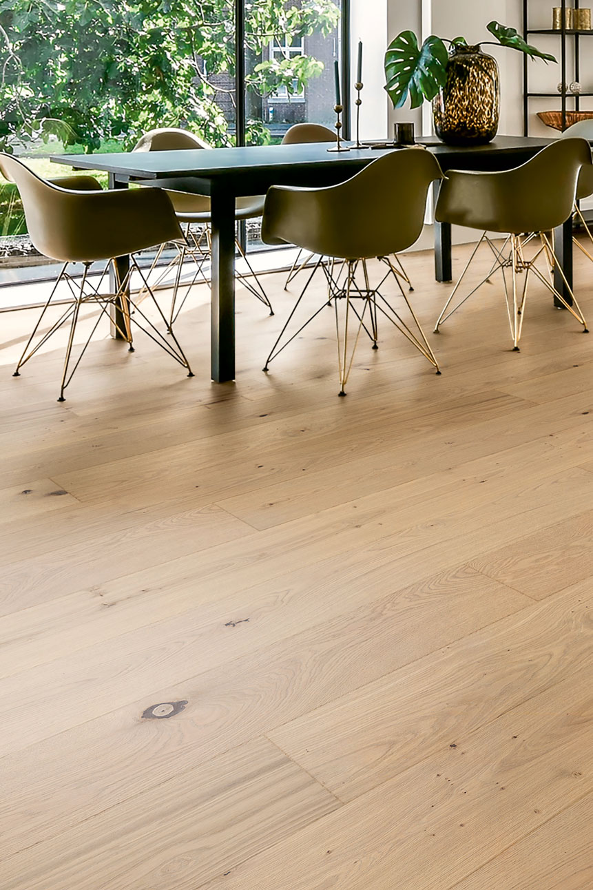 Landhausdiele Eiche Nebbia protect im Esszimmer