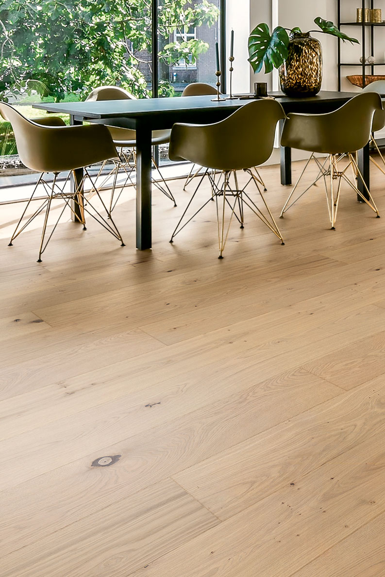 Landhausdiele Eiche XL Nebbia im Esszimmer