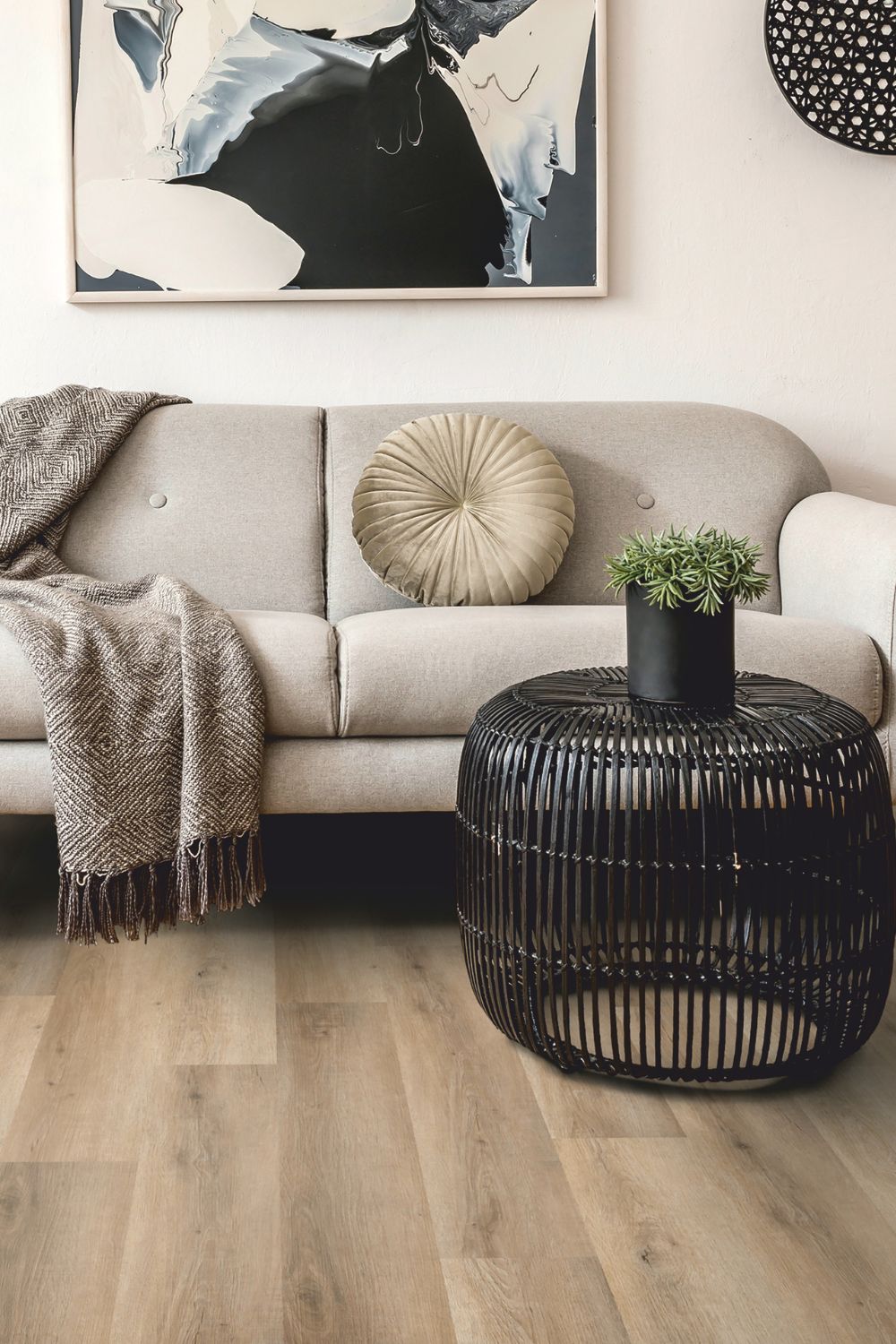 Classic Vinylboden als Landhausdiele aus Eiche in sand beige im Wohnzimmer Classic Vinylboden als Landhausdiele aus Eiche in sand beige im Wohnzimmer