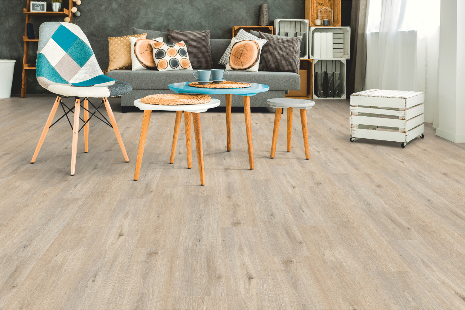 Vinylboden Eiche rustikal hell gekalkt im Wohnzimmer