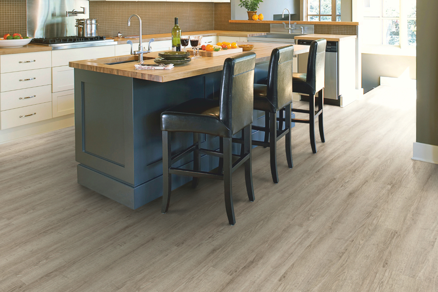 Vinylboden Eiche hellgrau gesägt in der Küche