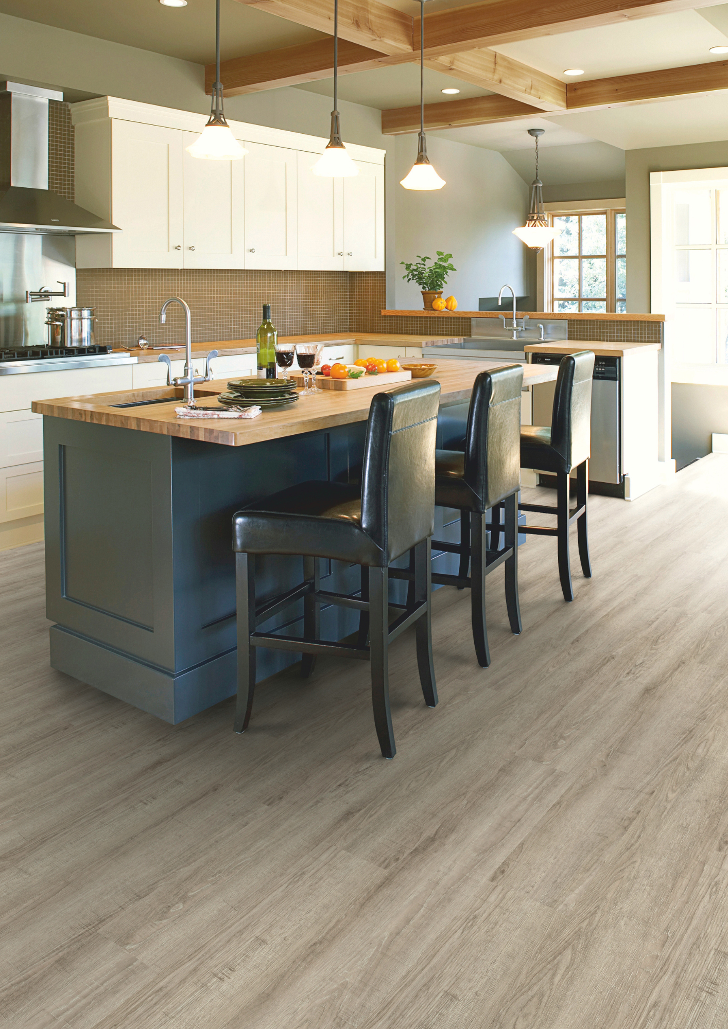 Vinylboden Eiche hellgrau gesägt in der Küche