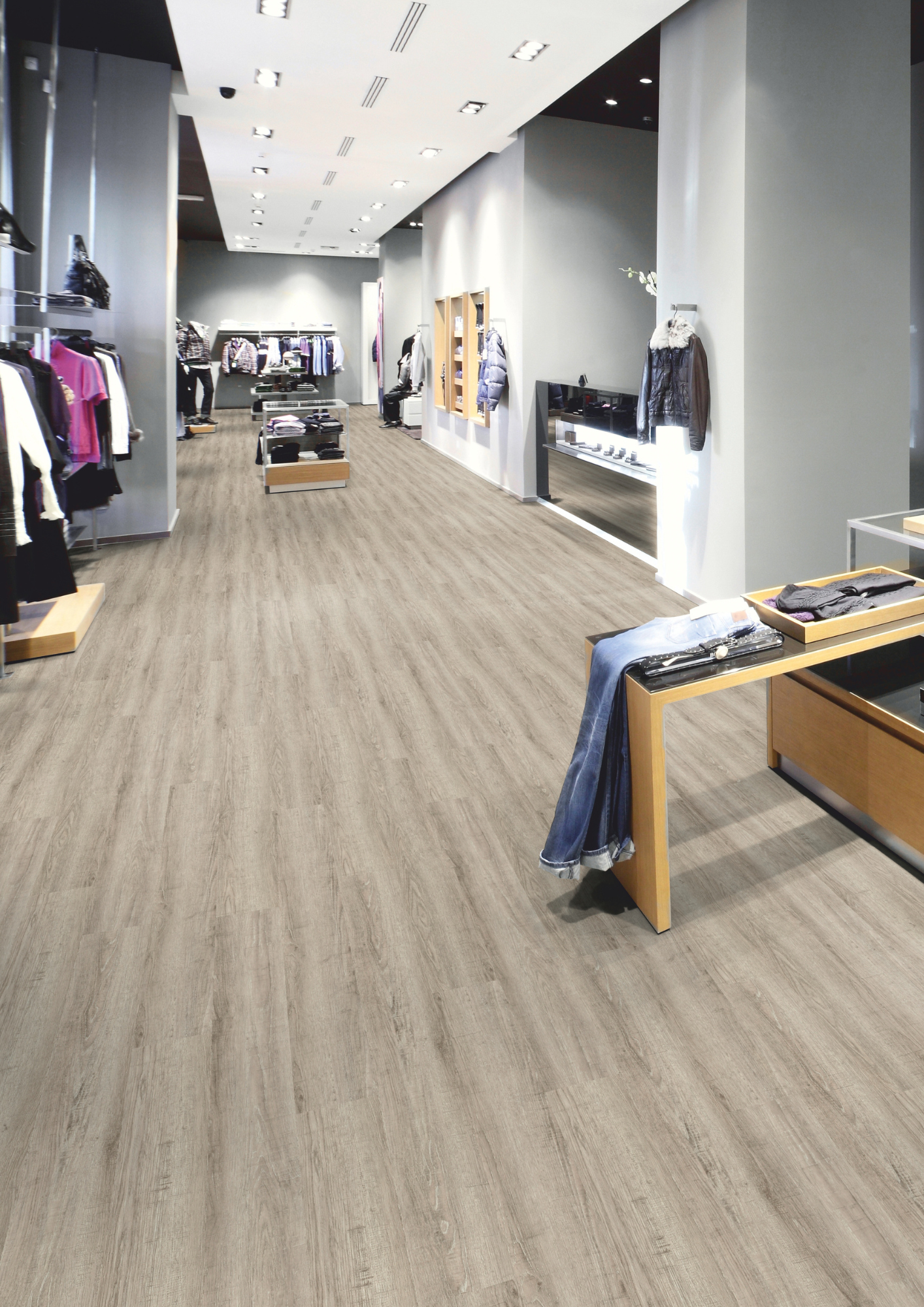 Vinylboden Eiche Cedar im Kleidungsgeschäft