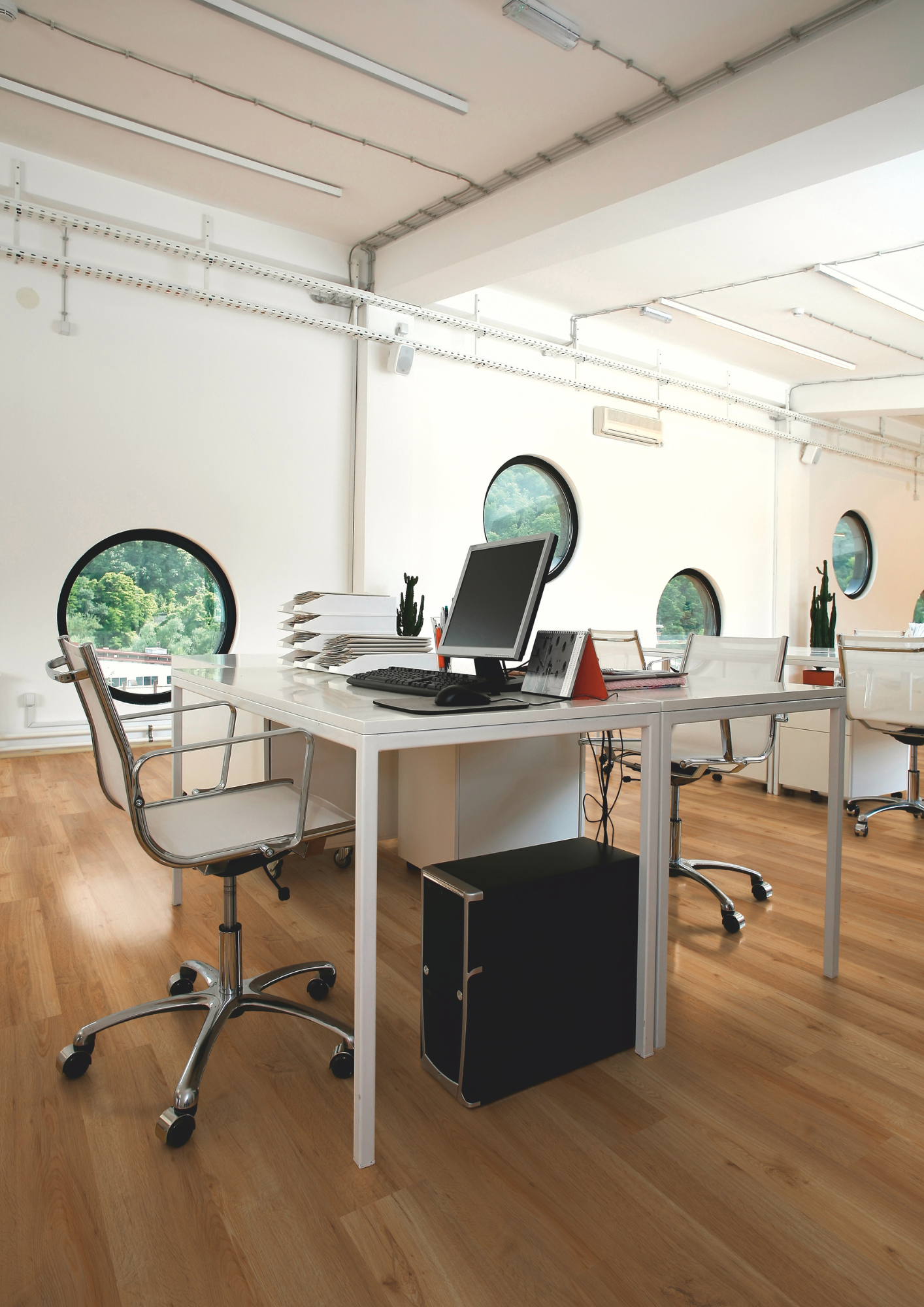 Vinylboden Eiche Rotbraun im Büro