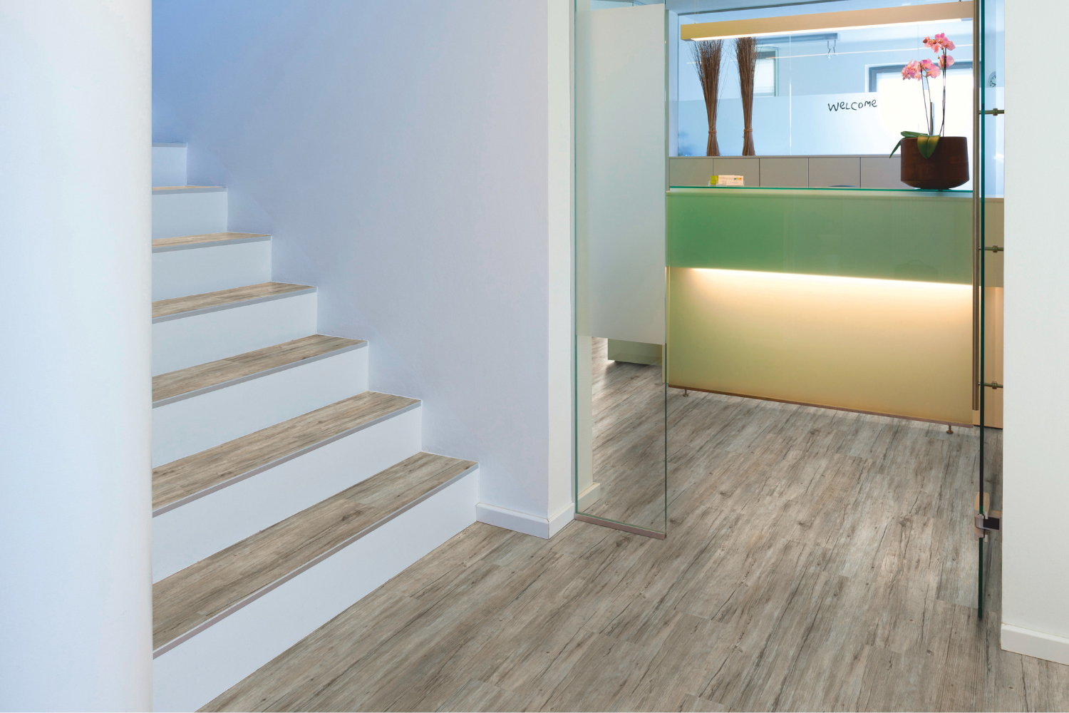 Vinylboden Pinie grau im Hotel