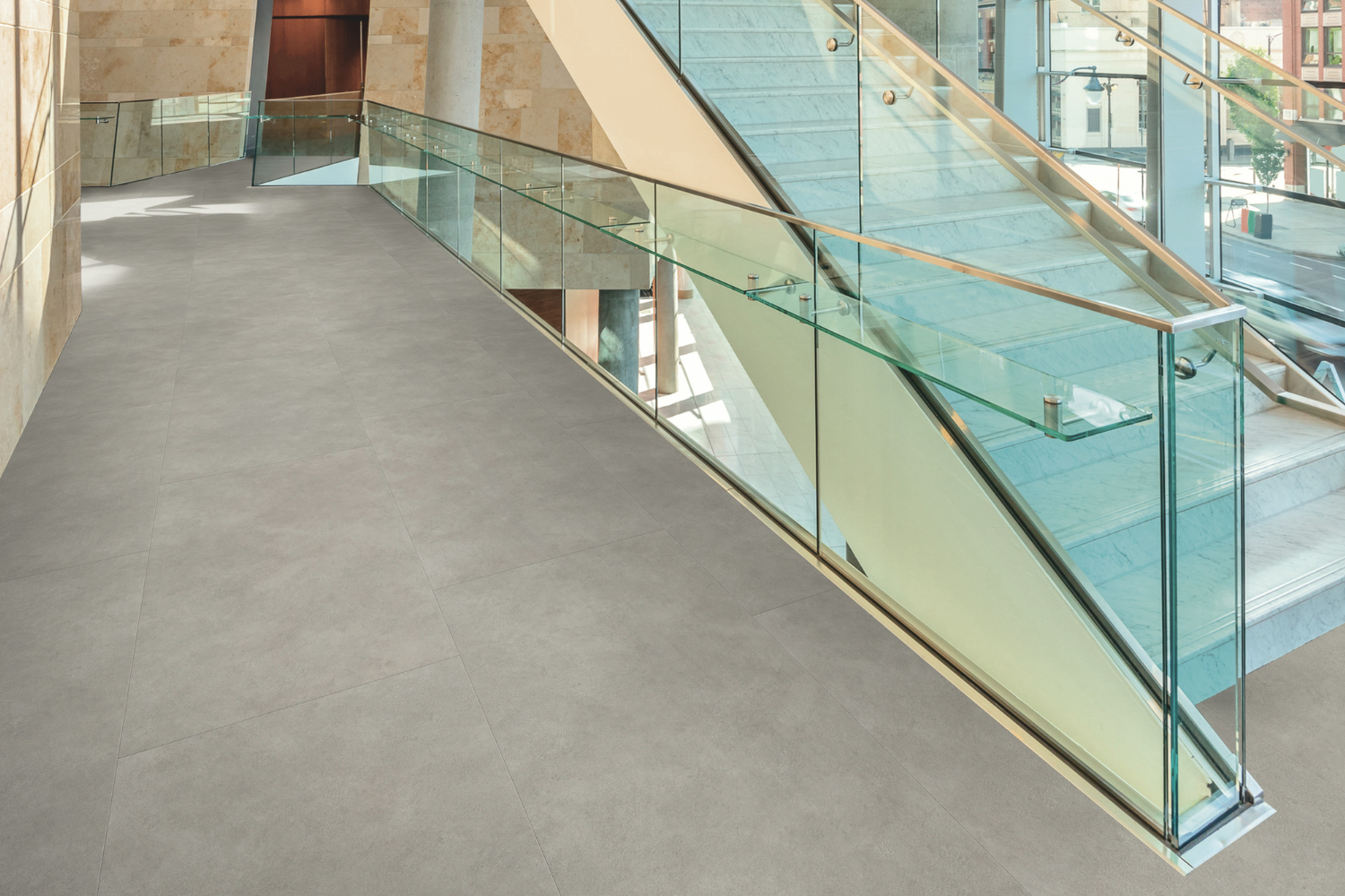 Vinylboden Sandstein Lichtgrau im Büro