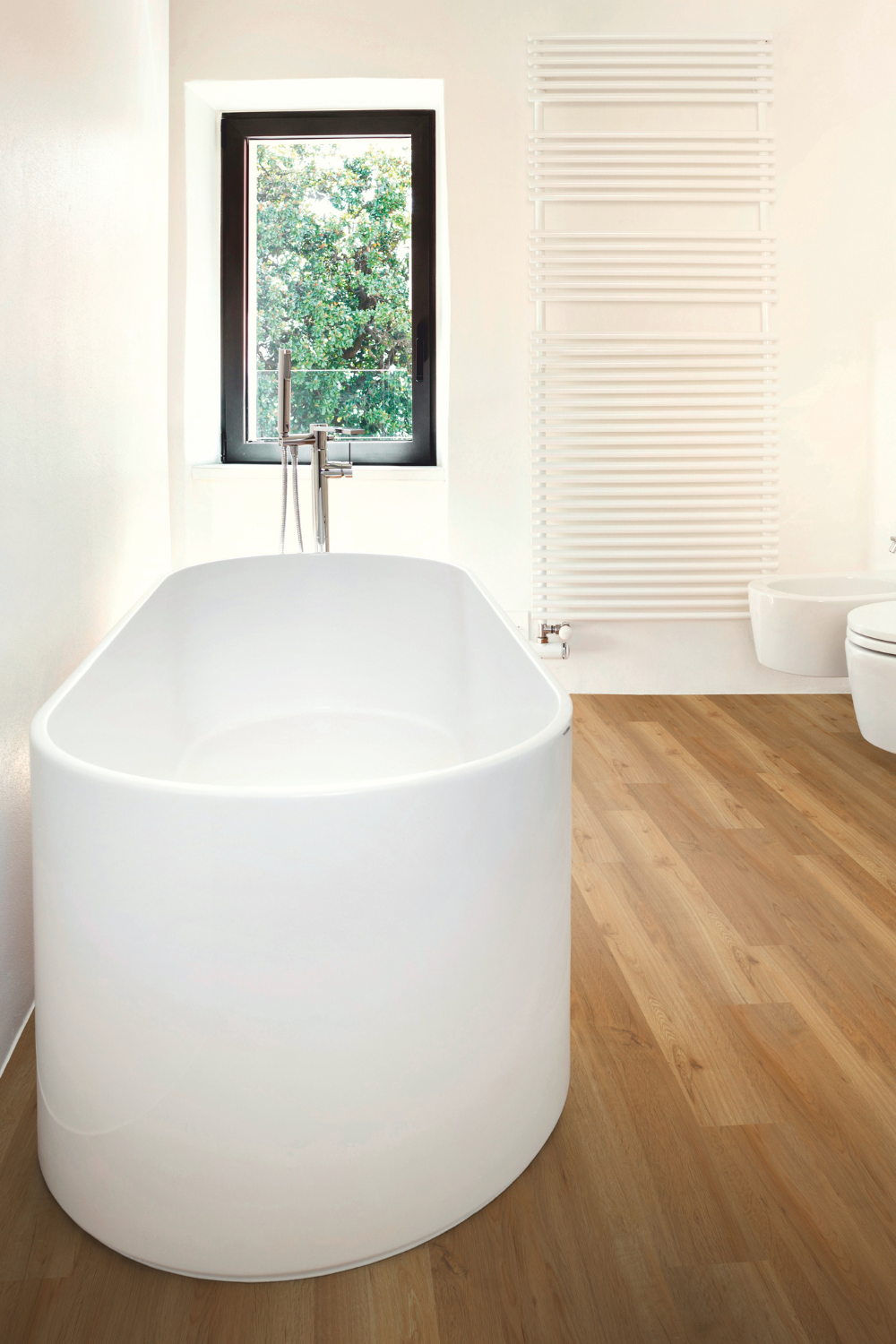 Classic Vinylboden als Landhausdiele aus rustikaler Eiche im Badezimmer Classic Vinylboden als Landhausdiele aus rustikaler Eiche im Badezimmer