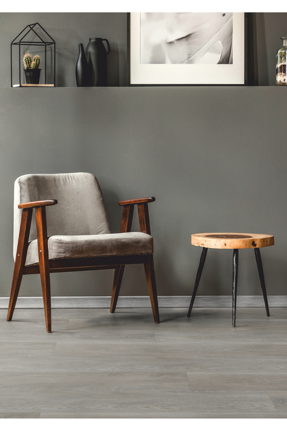 Classic Vinylboden als Landhausdiele aus grauer Esche im Flur Classic Vinylboden als Landhausdiele aus grauer Esche im Flur