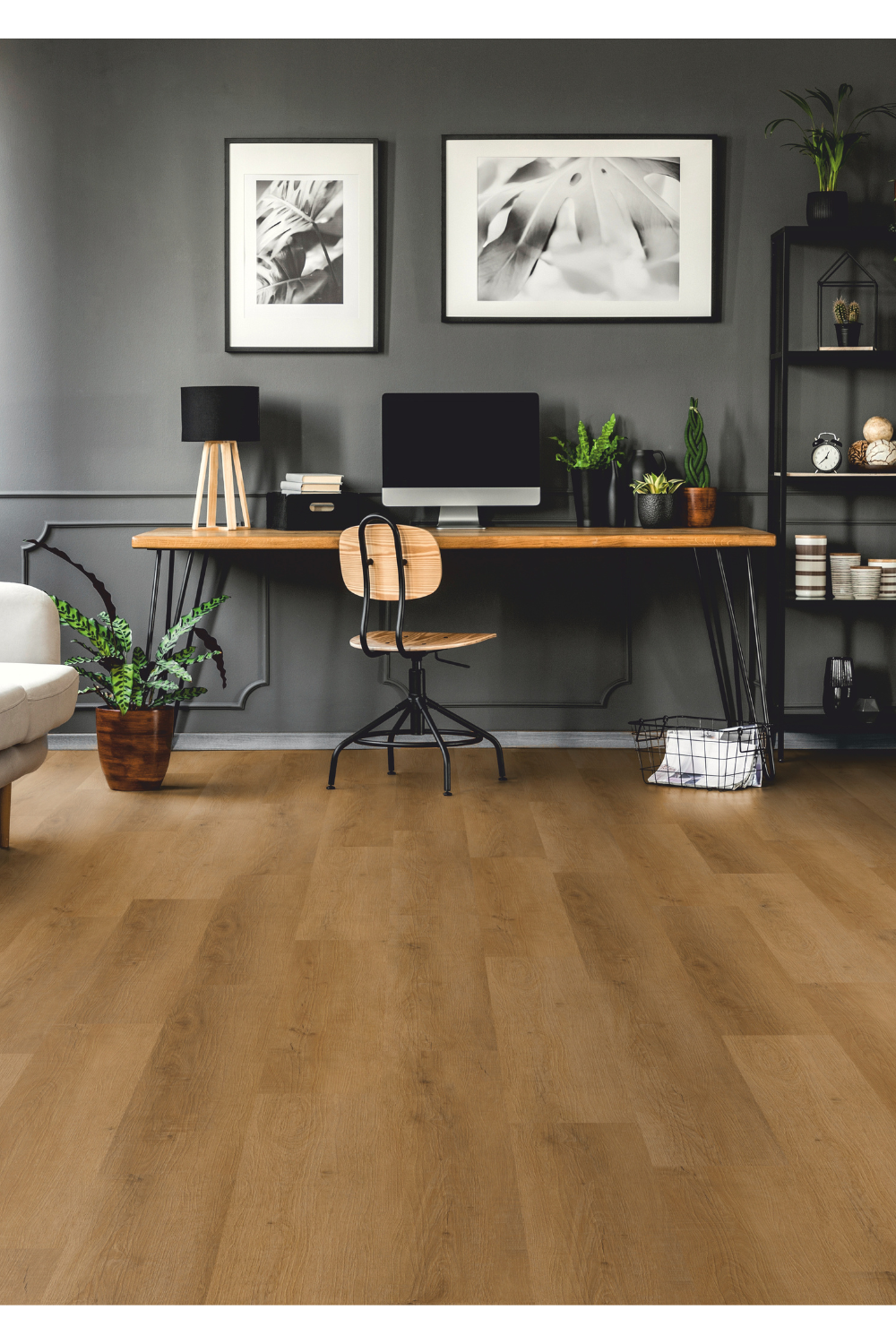 Classic Vinylboden als Landhausdiele aus Roteiche im Arbeitszimmer Classic Vinylboden als Landhausdiele aus Roteiche im Arbeitszimmer