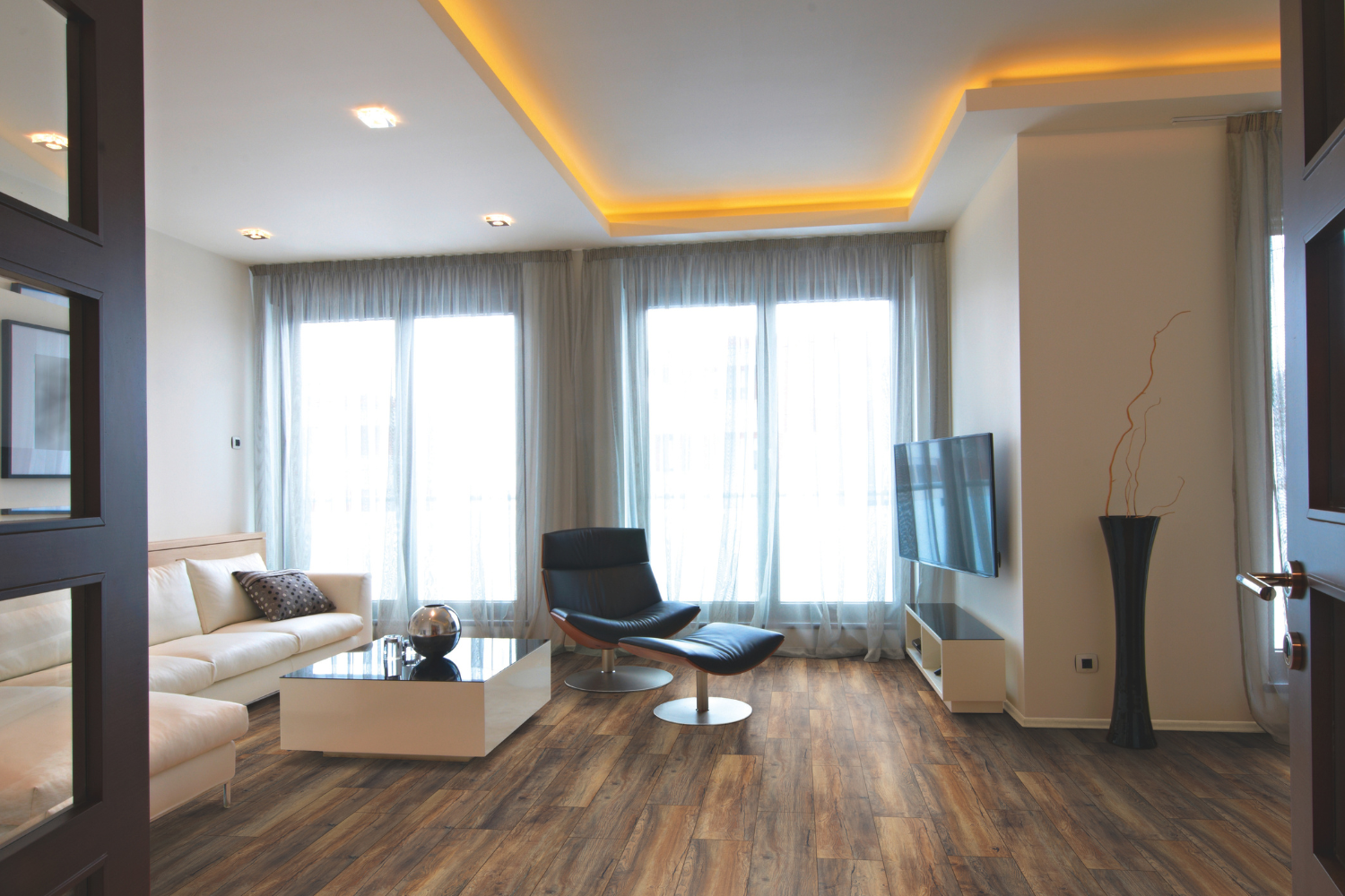 Laminatboden Eiche Bright Brown im Wohnzimmer