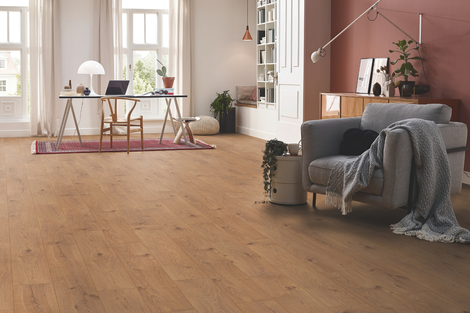 Laminatboden Eiche Caramel im Wohnzimmer