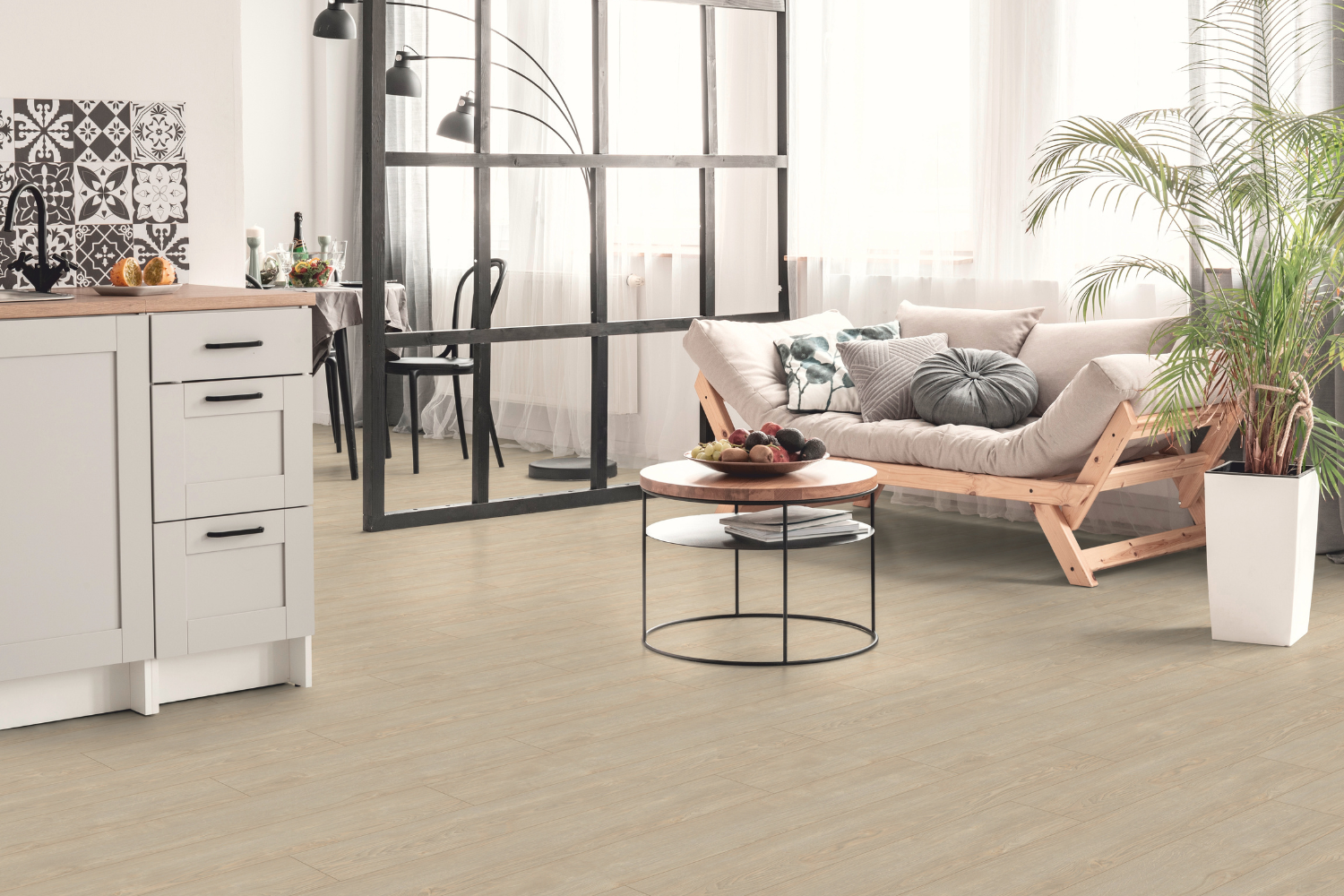 Laminatboden Eiche Crema im Wohnzimmer