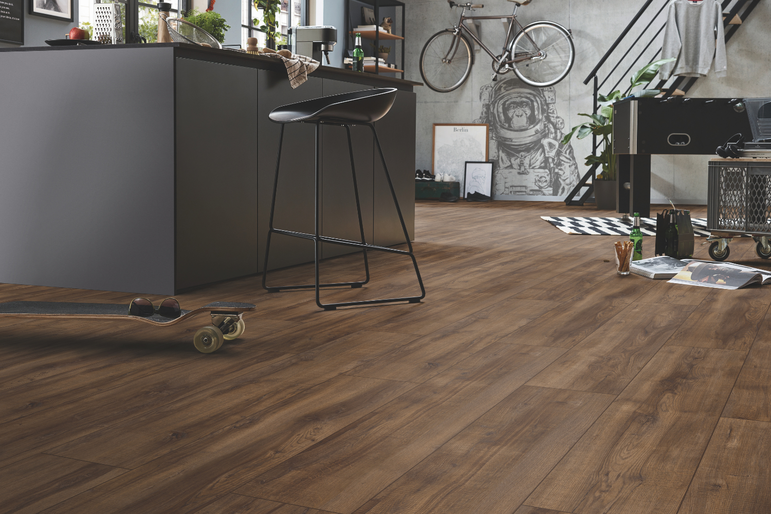 Laminatboden Eiche Dark Coffee im Wohnzimmer