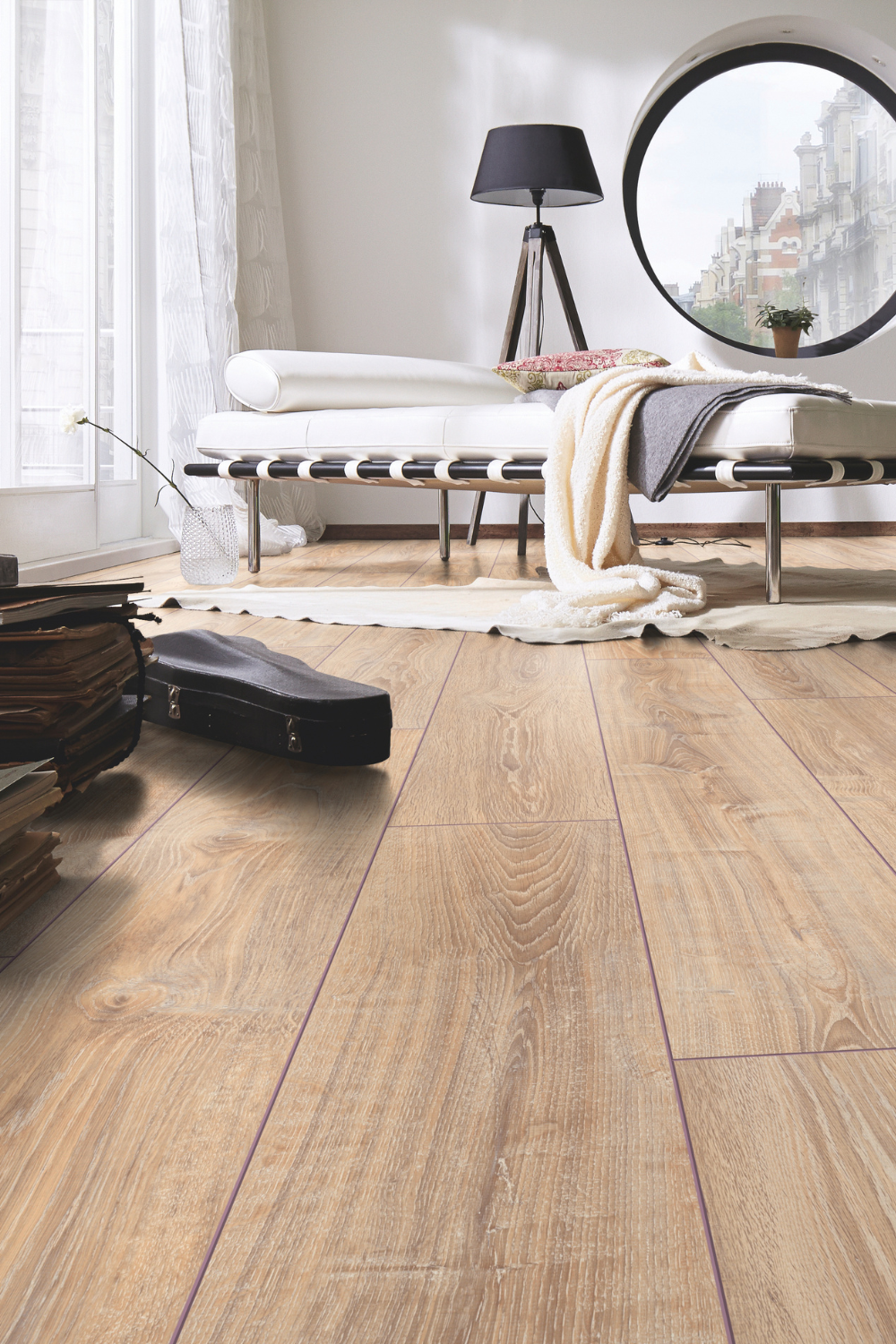 Laminatboden Vittorio bianco im Wohnzimmer